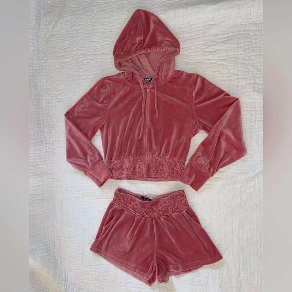 Jolie & Joy Pink Velvet Lounge Set